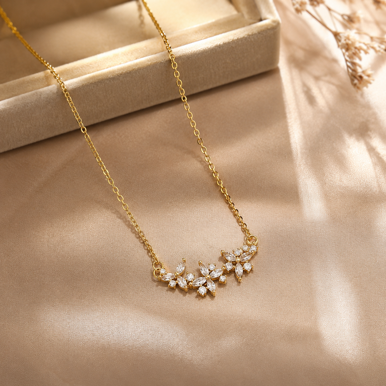 Collier Floral Élégance – Doré