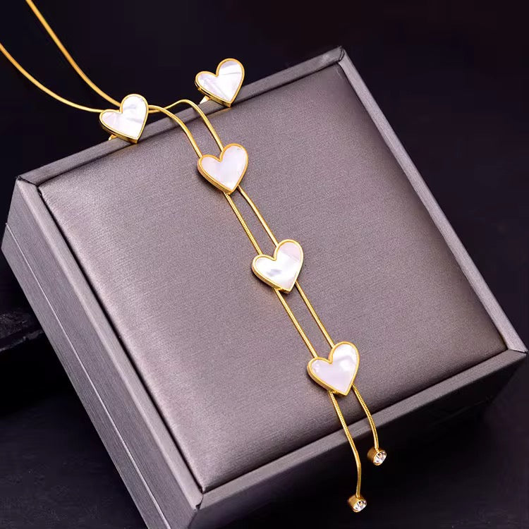 Ensemble Cœur Élégance – Collier & Boucles d’oreilles