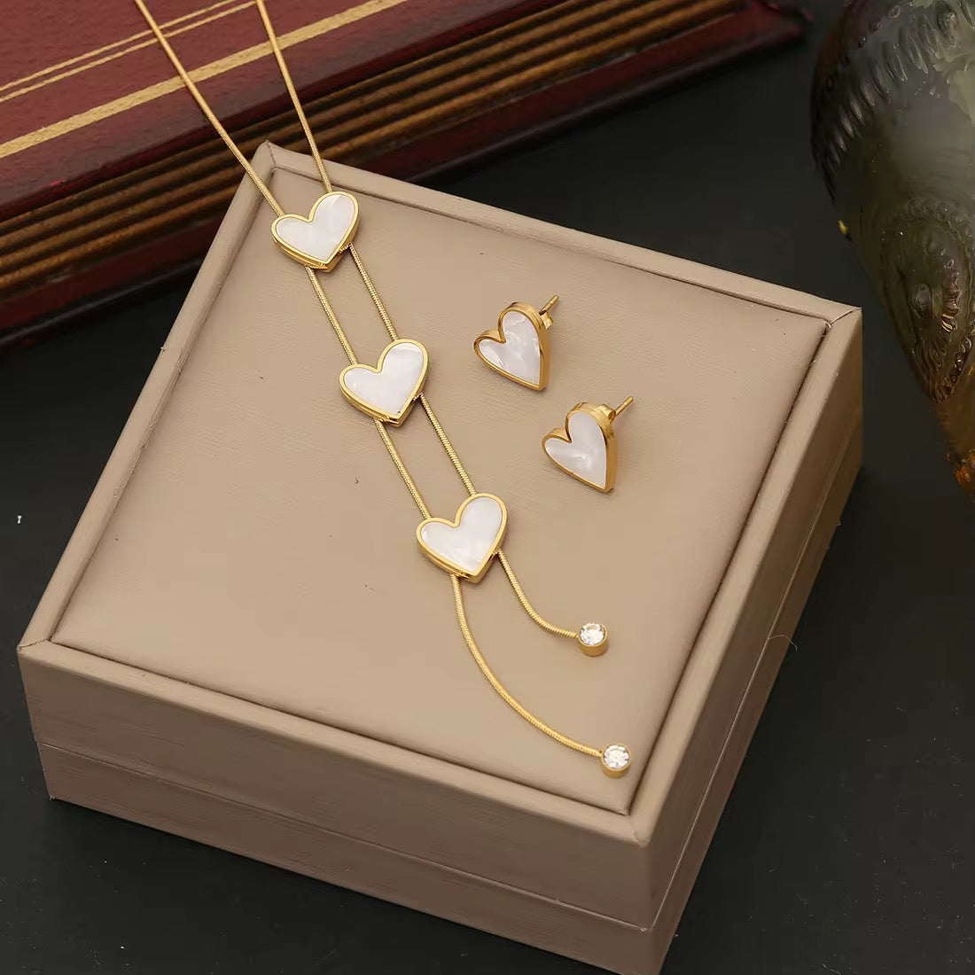 Ensemble Cœur Élégance – Collier & Boucles d’oreilles